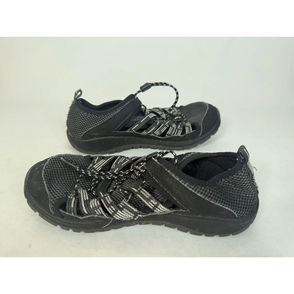 Chaco Junior Kid Outcross Size 4 Watersport Shoes Black and Grey
